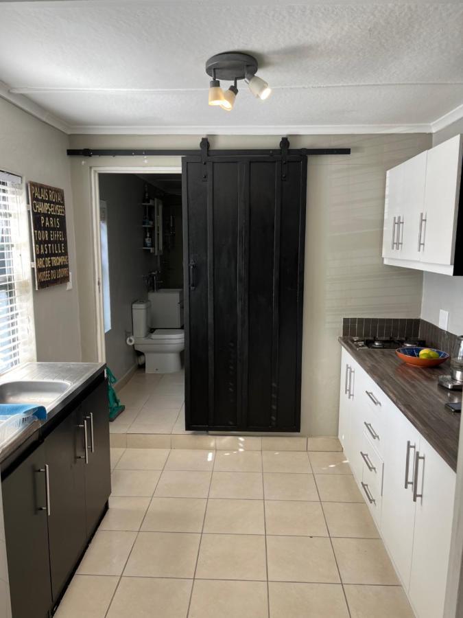 28 on Symonds Lux studio detached George Extérieur photo